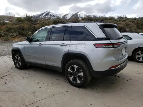 1C4RJYB6XR8520502 2024 JEEP GRAND CHEROKEE - Image 2