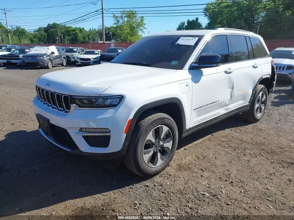1C4RJYB6XR8611687 2024 JEEP GRAND CHEROKEE - Image 2