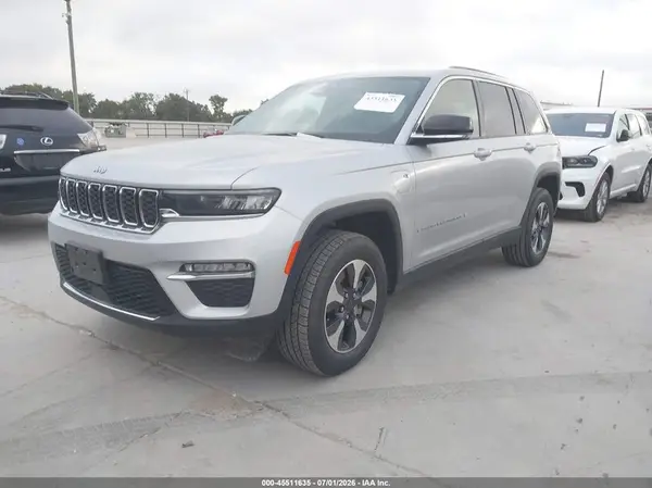 1C4RJYB6XRC116872 2024 JEEP GRAND CHEROKEE - Image 2