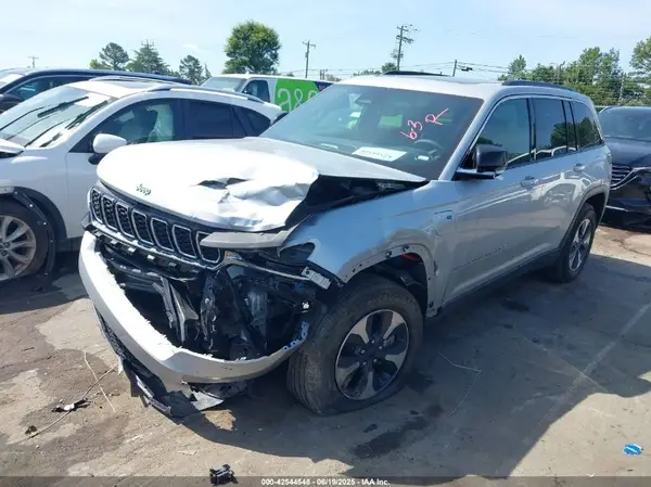 1C4RJYB6XRC171449 2024 JEEP GRAND CHEROKEE - Image 2