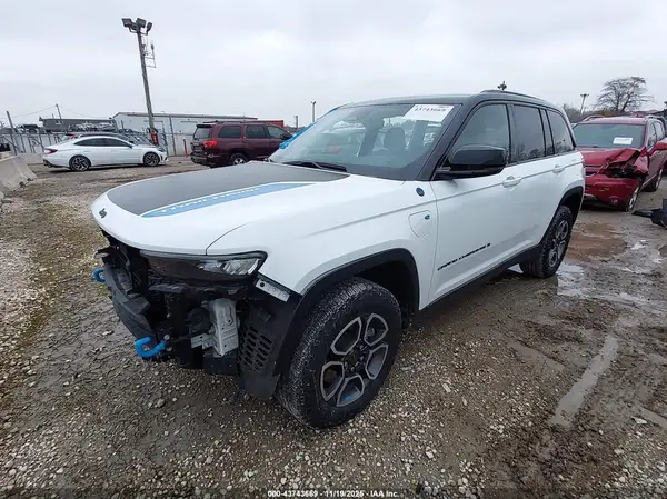 1C4RJYC6XP8785464 2023 JEEP GRAND CHEROKEE - Image 2