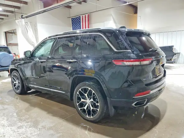 1C4RJYE64P8859829 2023 JEEP GRAND CHEROKEE - Image 2