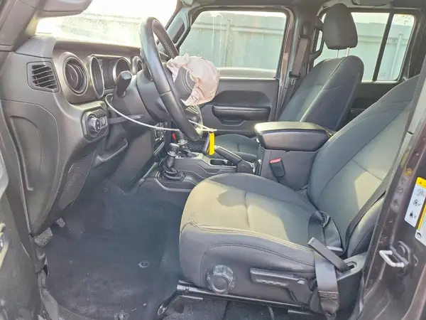 2020 JEEP GLADIATOR auction photo 7