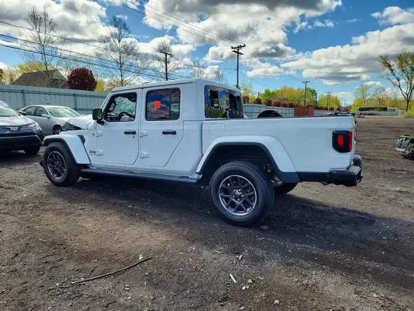 1C6HJTFG4PL533216 2023 JEEP GLADIATOR - Image 2