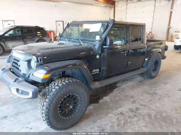 1C6HJTFG8LL106938 2020 JEEP GLADIATOR - Image 2
