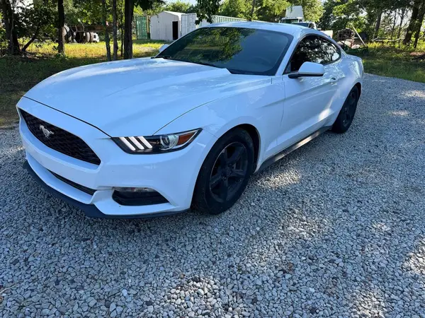 1FA6P8AM1G5260075 2016 FORD MUSTANG - Image 2