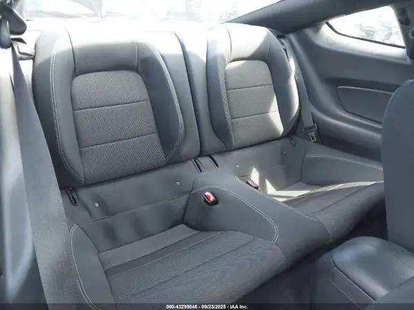 1FA6P8AM6H5203596 2017 FORD MUSTANG - Image 8