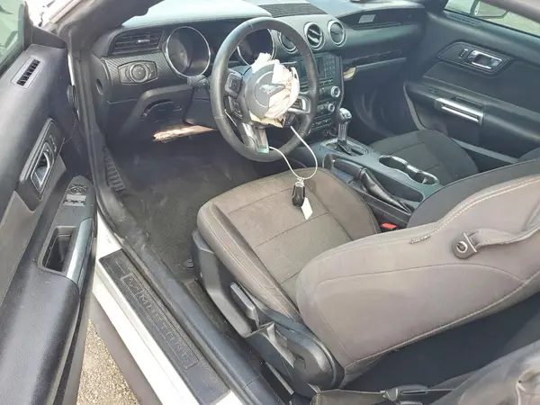 1FA6P8AM9H5202524 2017 FORD MUSTANG - Image 8