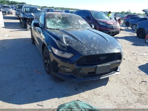 1FA6P8AMXH5262053 2017 FORD MUSTANG - Image 1