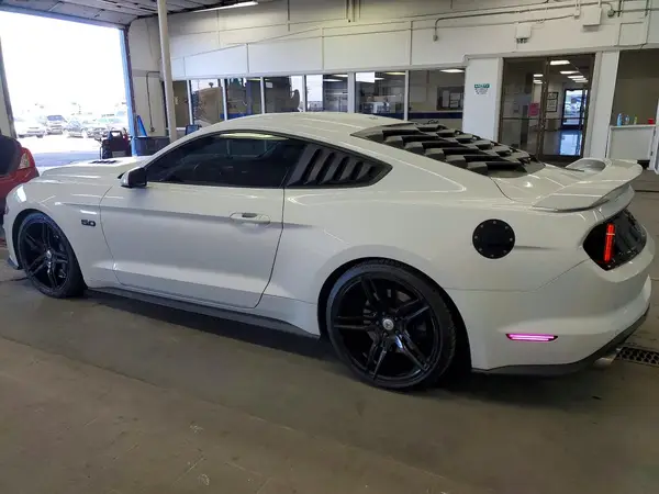 1FA6P8CF0J5105054 2018 FORD MUSTANG - Image 2