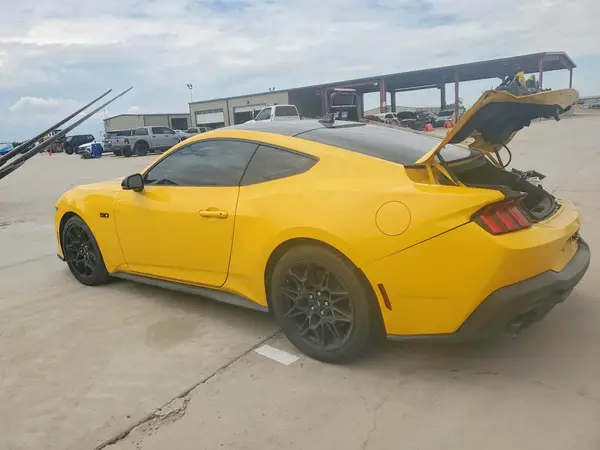1FA6P8CF0R5415569 2024 FORD MUSTANG - Image 2