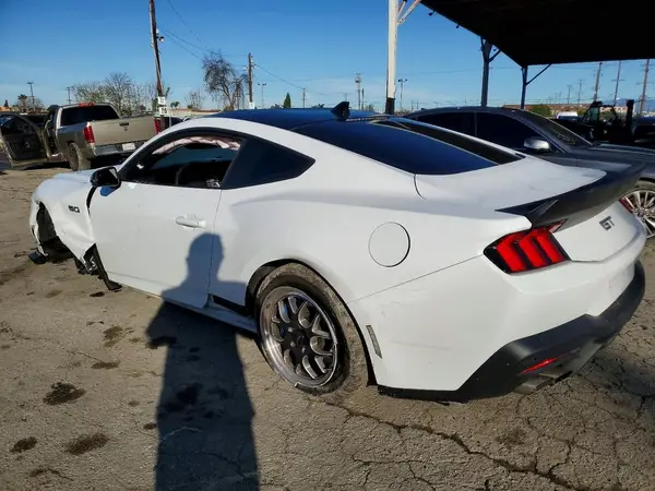 1FA6P8CF0R5428385 2024 FORD MUSTANG - Image 2