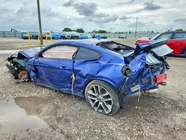 1FA6P8CF3G5261839 2016 FORD MUSTANG - Image 2