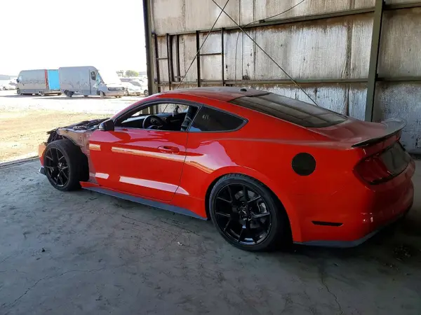 1FA6P8CF3J5185143 2018 FORD MUSTANG - Image 2