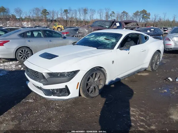 1FA6P8R05S5502232 2025 FORD MUSTANG - Image 2