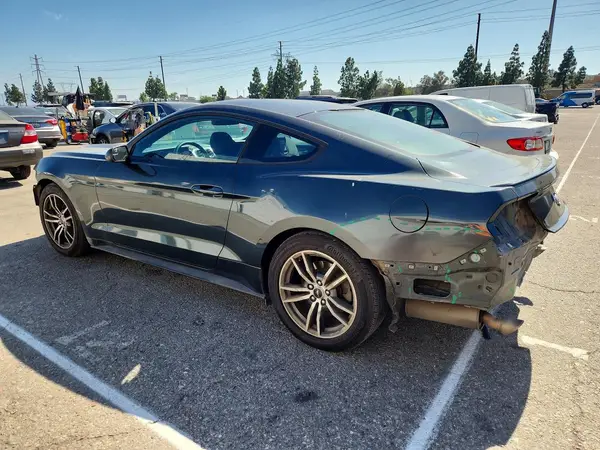 1FA6P8TH0G5211921 2016 FORD MUSTANG - Image 2