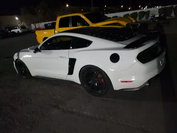 1FA6P8TH0J5105475 2018 FORD MUSTANG - Image 2