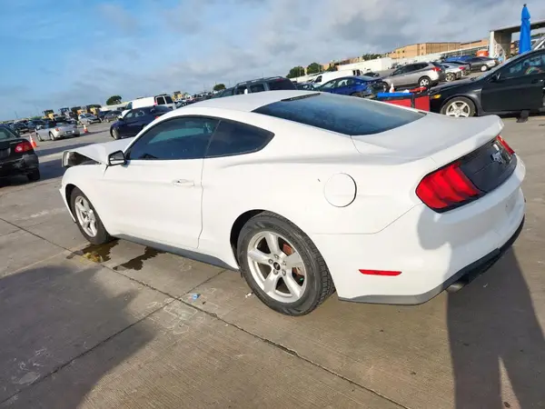 1FA6P8TH1J5107977 2018 FORD MUSTANG - Image 2