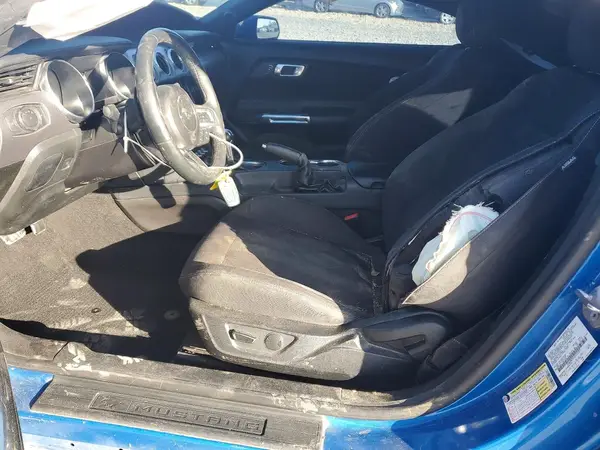 2019 FORD MUSTANG auction photo 7