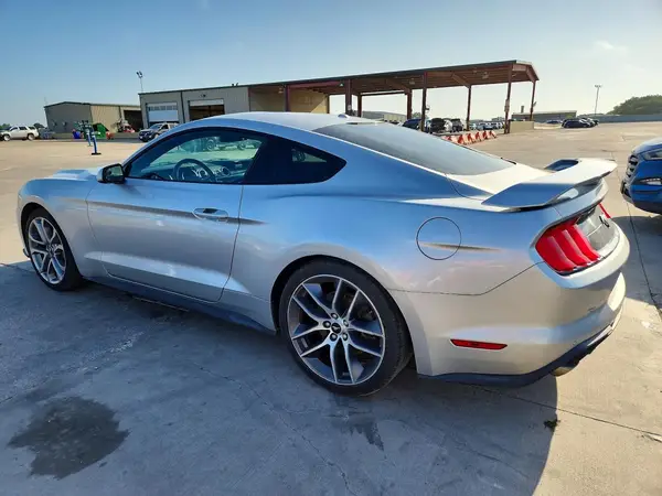1FA6P8TH5J5135152 2018 FORD MUSTANG - Image 2