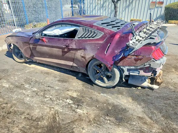 1FA6P8TH8J5185074 2018 FORD MUSTANG - Image 2