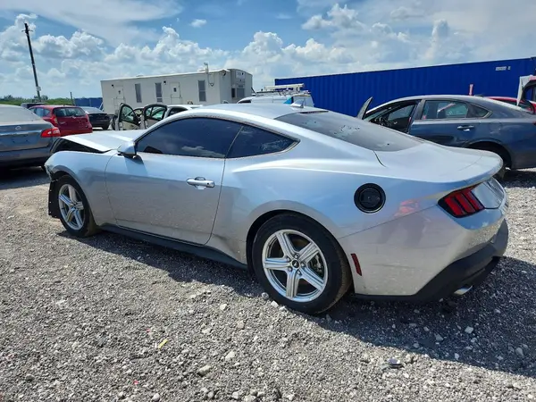 1FA6P8TH9T5105560 2026 FORD MUSTANG - Image 2
