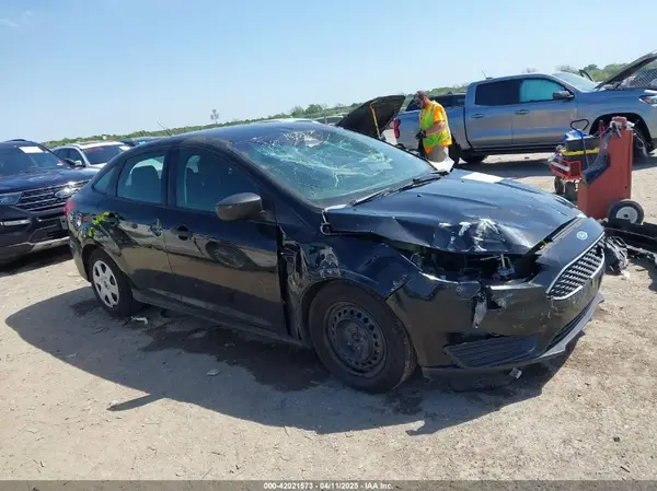 1FADP3E20HL244238 2017 FORD FOCUS - Image 1