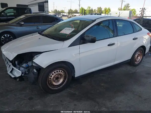 1FADP3E20HL329192 2017 FORD FOCUS - Image 2