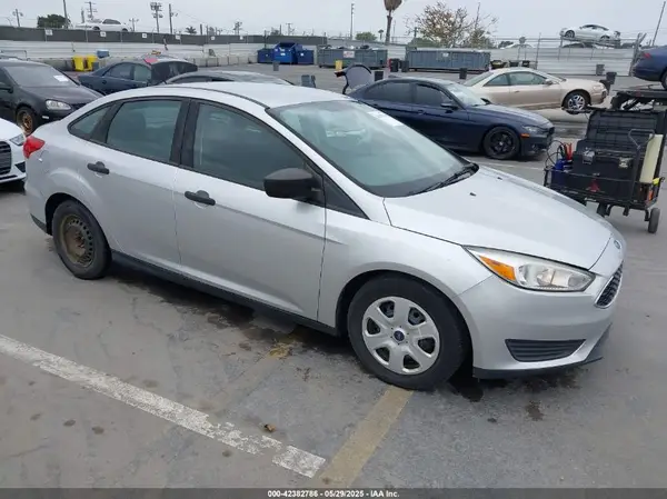 1FADP3E21HL336460 2017 FORD FOCUS - Image 1