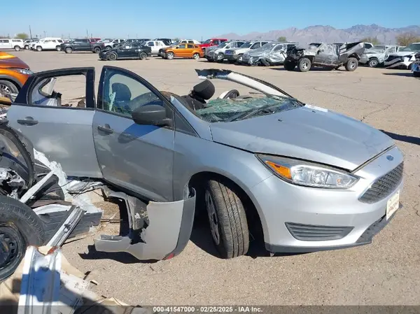 1FADP3E21JL322919 2018 FORD FOCUS - Image 1