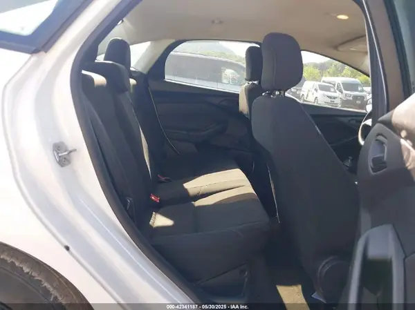 1FADP3E22HL242670 2017 FORD FOCUS - Image 8
