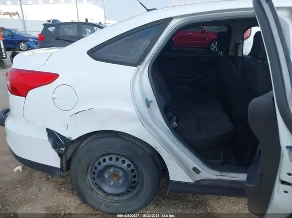 1FADP3E22HL277645 2017 FORD FOCUS - Image 8