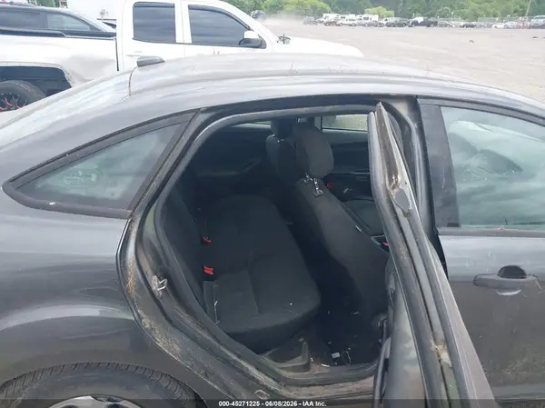 1FADP3E22HL322275 2017 FORD FOCUS - Image 8