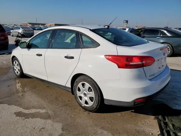 1FADP3E22JL270121 2018 FORD FOCUS - Image 2