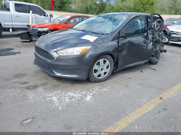 1FADP3E24GL379740 2016 FORD FOCUS - Image 2