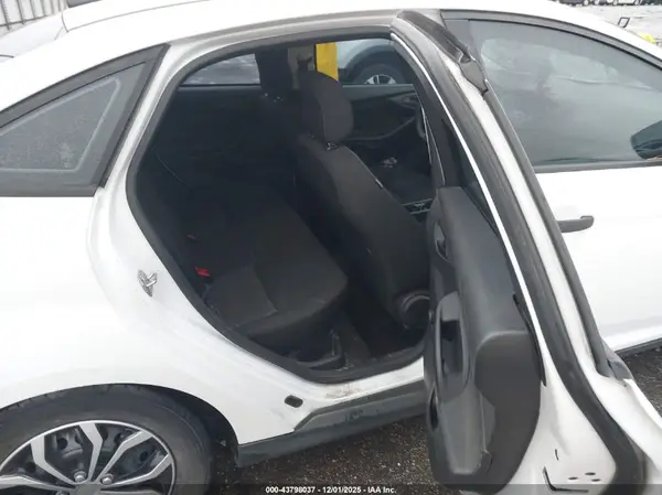1FADP3E24JL205335 2018 FORD FOCUS - Image 8