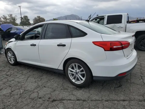 1FADP3E24JL303975 2018 FORD FOCUS - Image 2