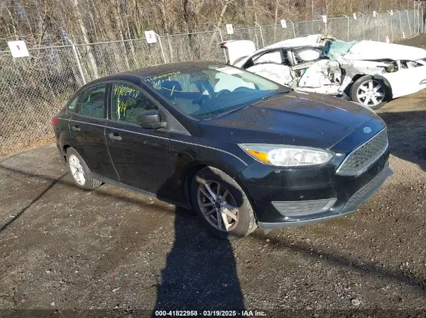 1FADP3E26HL335725 2017 FORD FOCUS - Image 1