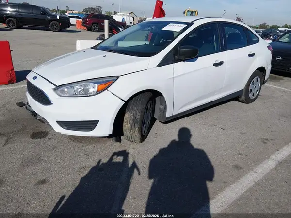 1FADP3E26JL205126 2018 FORD FOCUS - Image 2