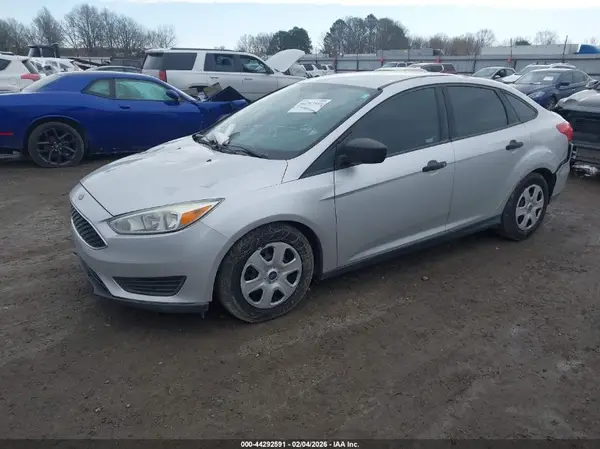 1FADP3E26JL319353 2018 FORD FOCUS - Image 2