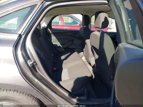 1FADP3E27GL380185 2016 FORD FOCUS - Image 8