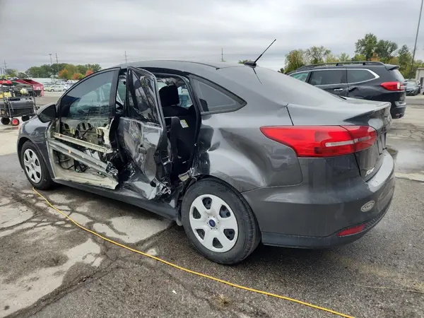 1FADP3E27HL206456 2017 FORD FOCUS - Image 2