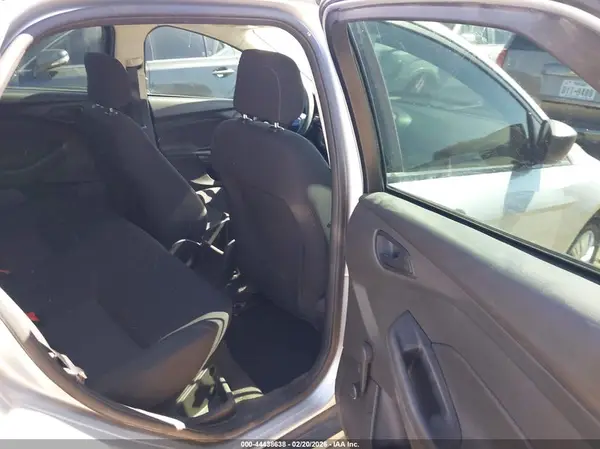 1FADP3E27HL229476 2017 FORD FOCUS - Image 8