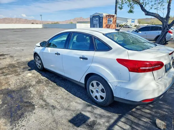 1FADP3E27HL296196 2017 FORD FOCUS - Image 2