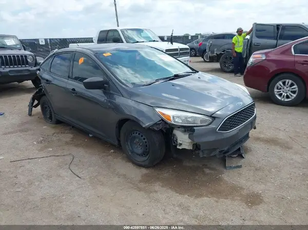 1FADP3E27HL303396 2017 FORD FOCUS - Image 1