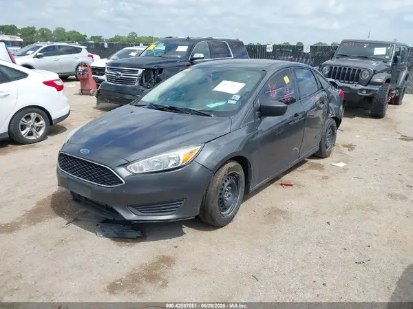 1FADP3E27HL303396 2017 FORD FOCUS - Image 2
