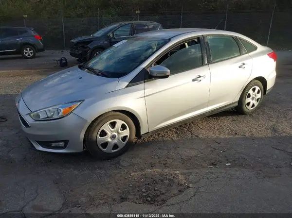 1FADP3E27HL321929 2017 FORD FOCUS - Image 2