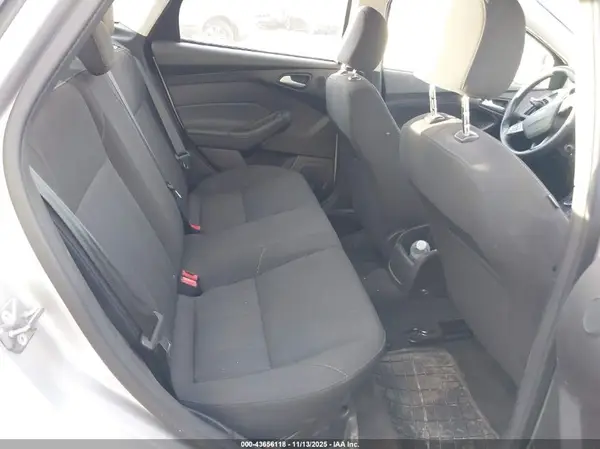 1FADP3E27HL321929 2017 FORD FOCUS - Image 8