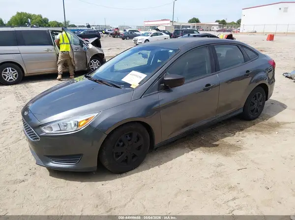 1FADP3E27JL220556 2018 FORD FOCUS - Image 2