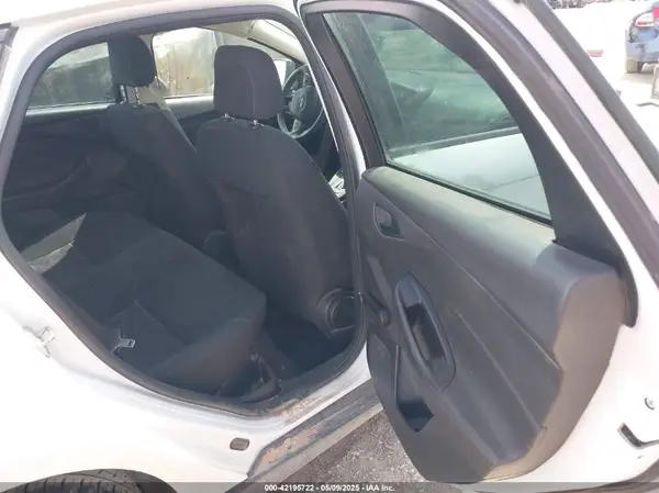 1FADP3E28GL369809 2016 FORD FOCUS - Image 8